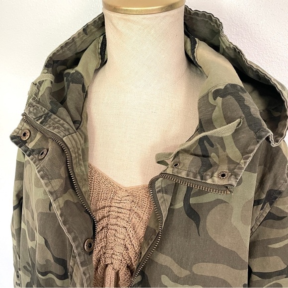 ✨ Forever 21 Camo Print Hooded Cargo Utility Jacket Olive Army Green Size Small - Picture 4 of 7